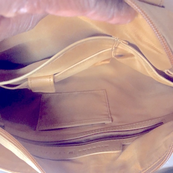 WILSONS LEATHER tan shoulder hand bag. Bronze hardware. Zipper closure on top. - Picture 14 of 15